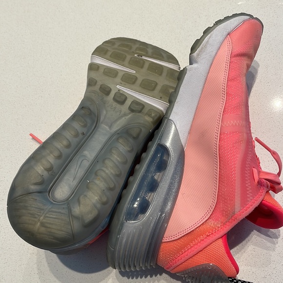 NIKE 2020 Wmns Air Max 2090 'Bleached Coral' 8 - Picture 8 of 8